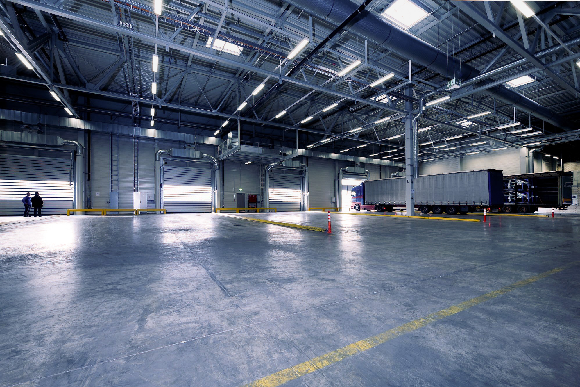industrial-hall-1630740_2